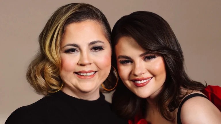 Mandy Teefey and Selena Gomez posing together